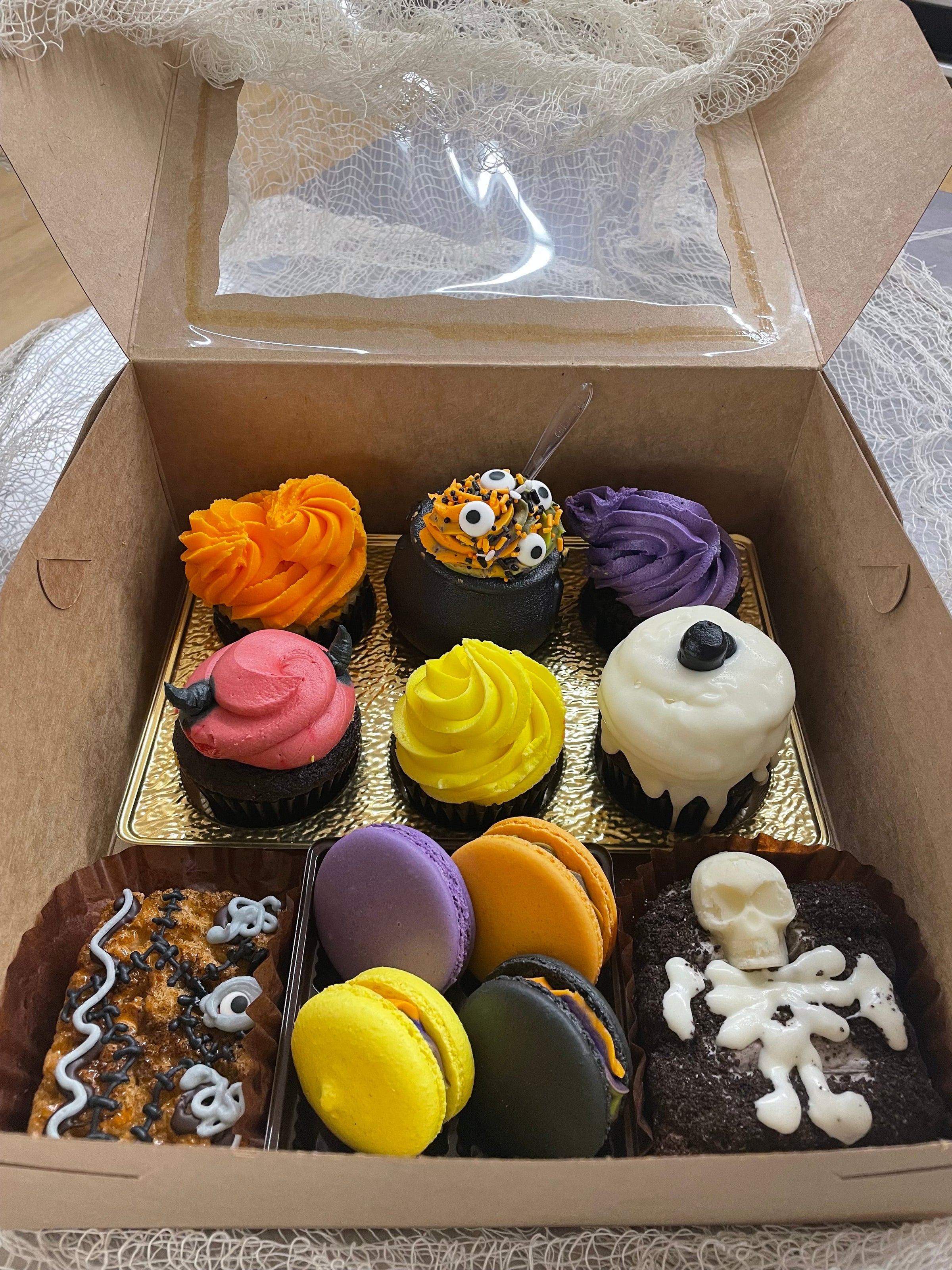 Jenn Cupcakes & Muffins: LV Cake and Cupcakes